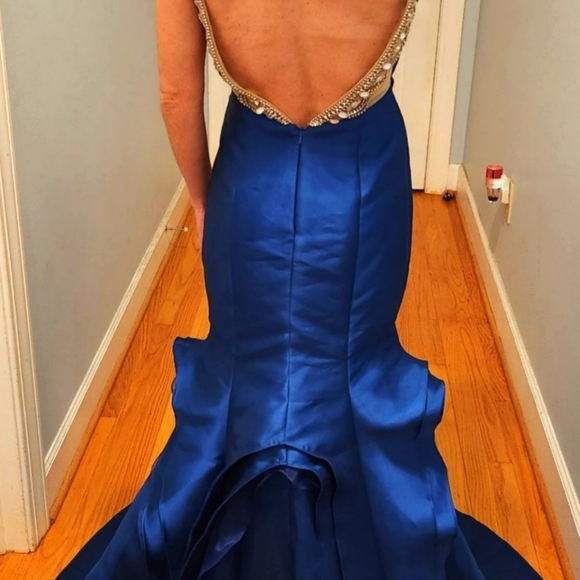 Formal Dress - Picture 3 of 4